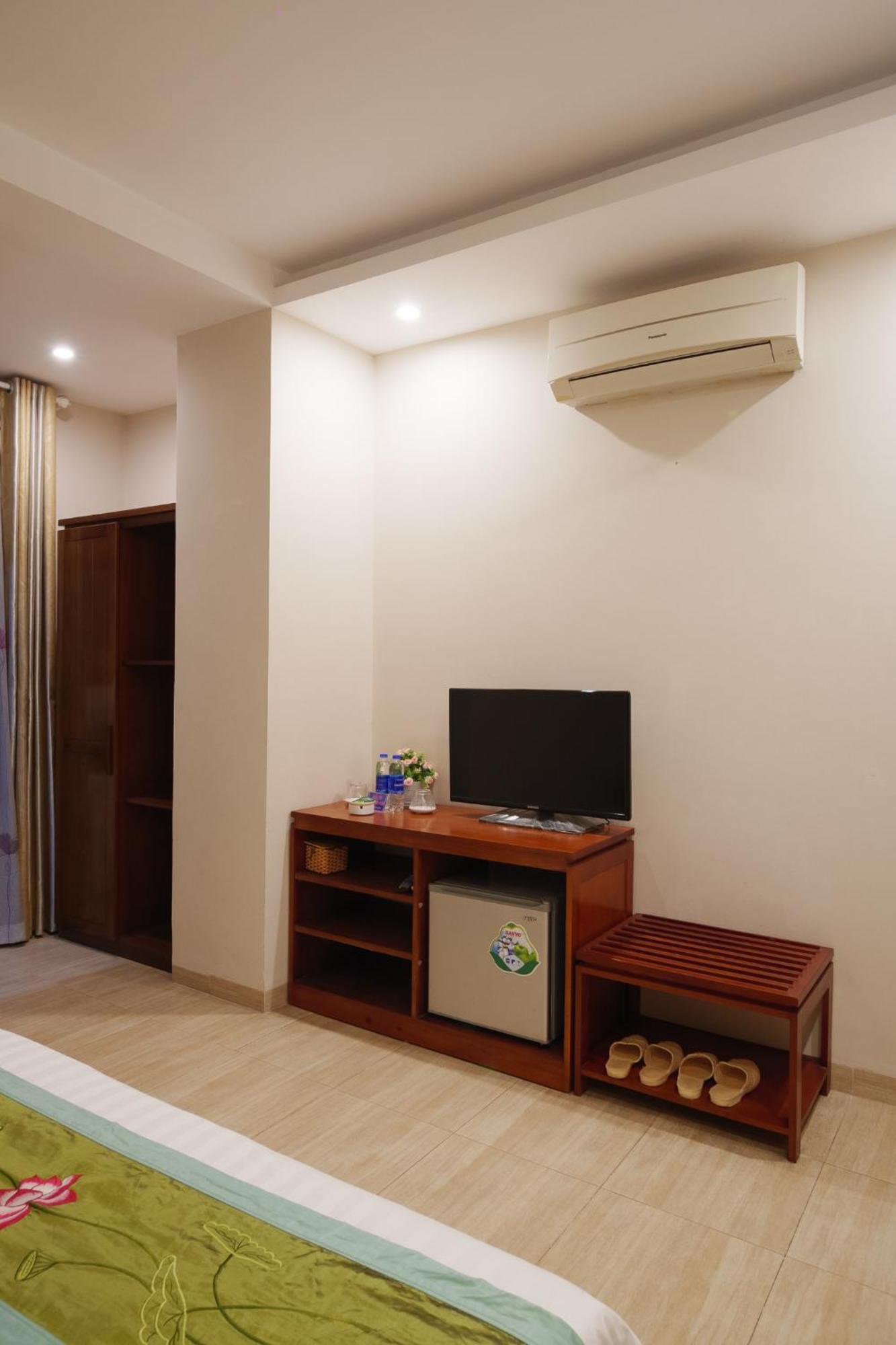 Ngan Ha Hotel Long Bien Hanoi Exterior photo