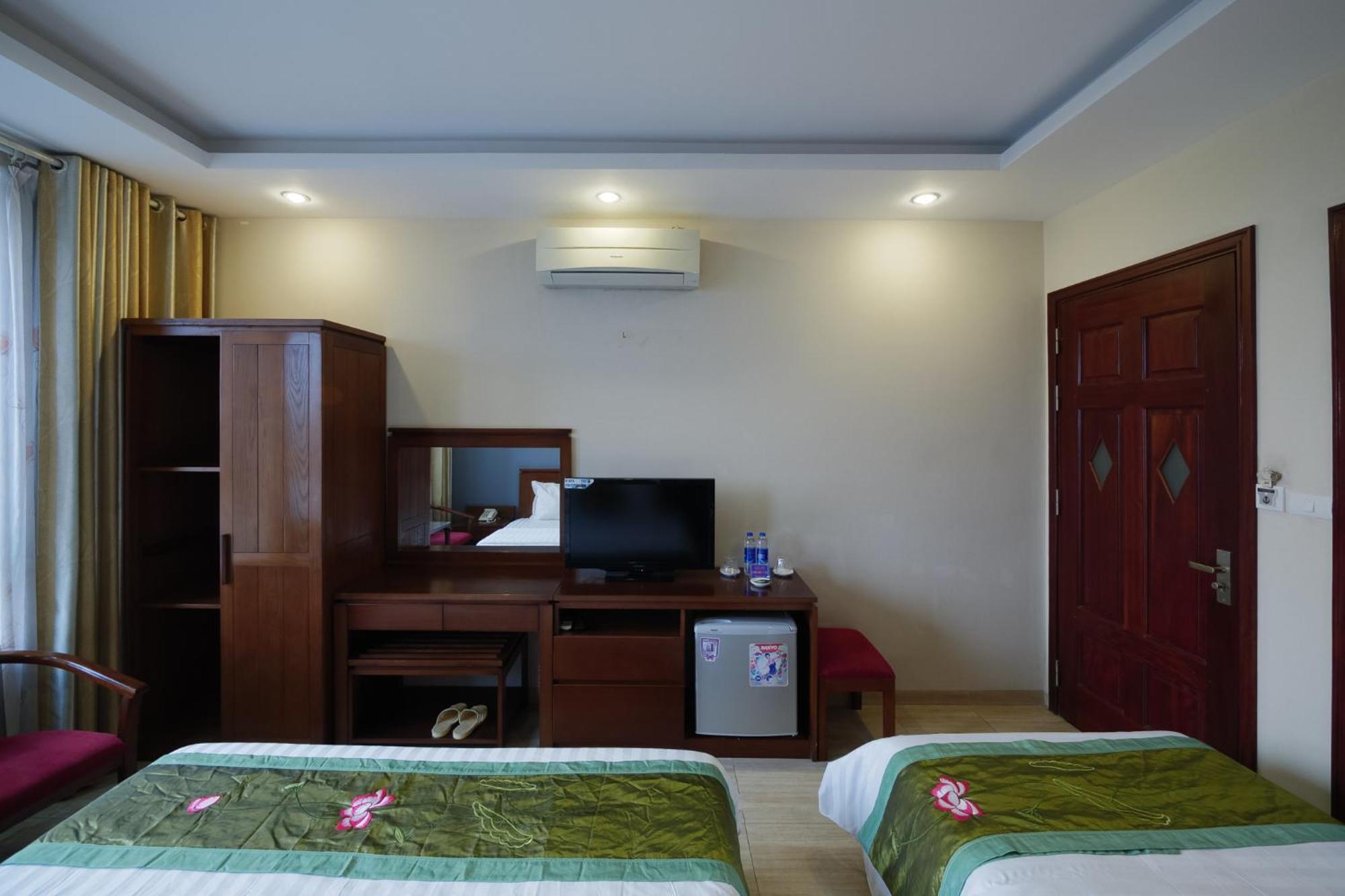 Ngan Ha Hotel Long Bien Hanoi Exterior photo