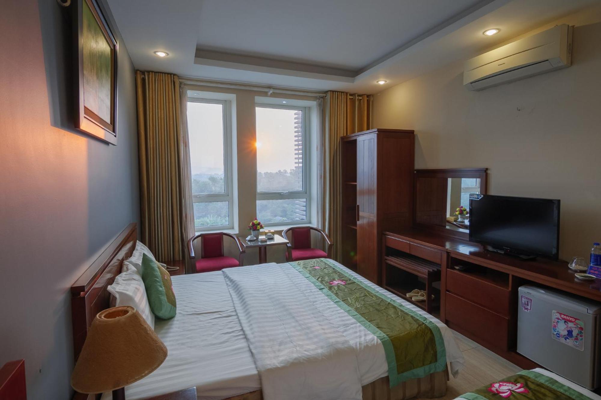 Ngan Ha Hotel Long Bien Hanoi Exterior photo